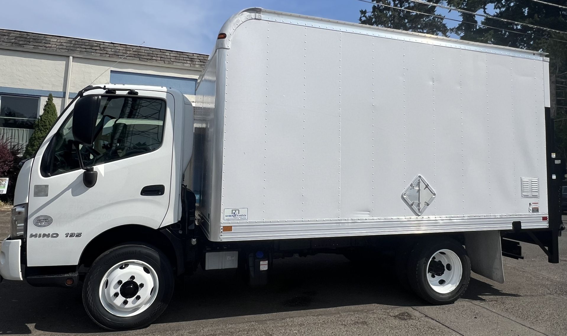 2020 Hino 195 Box Truck