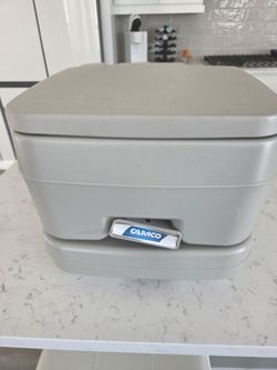 Camco 2.6 gallon portable toilet