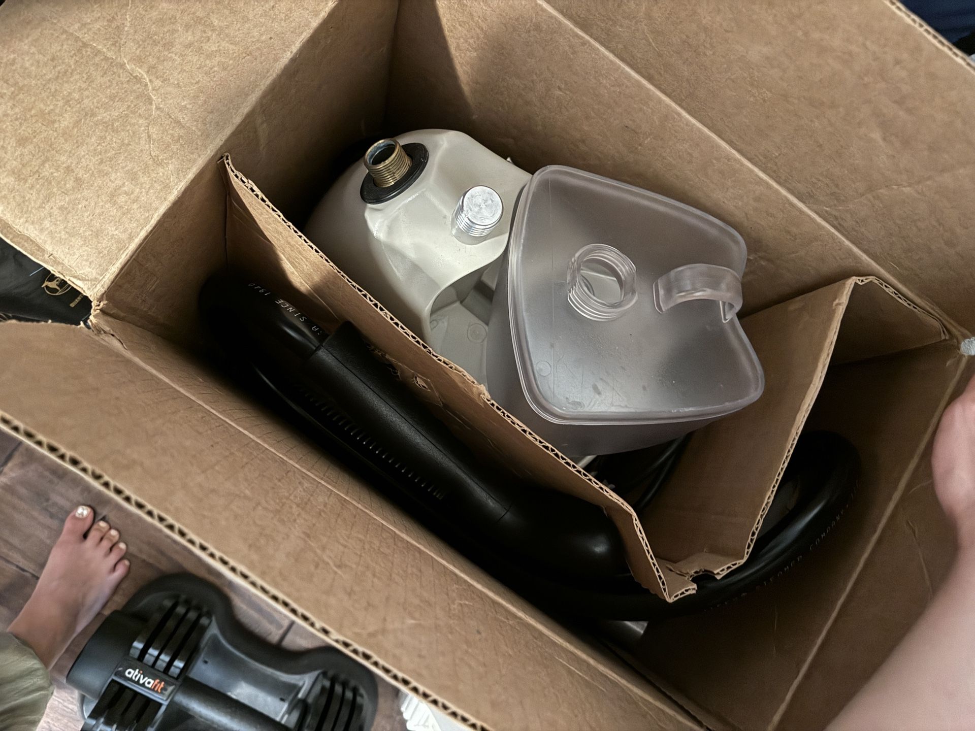 Jiffy Steamer J-2000 Jiffy Garment Steamer with Plastic Steam Head, 120 Volt, Beige