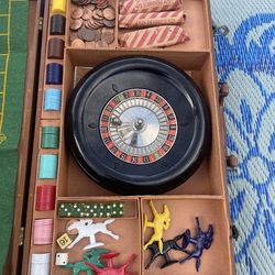 Vintage 1944 crafts roulette game table