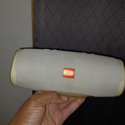 JBL Charge 4 