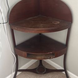 Cute Corner Table 
