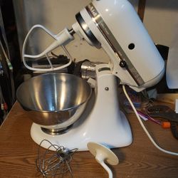 KitchenAid Ultra Power Stand MIXER KSM90PSWH WI/all Attachments  300 Watts