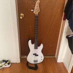 white bass guitar 
