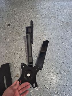 Single monitor or laptop wall mount