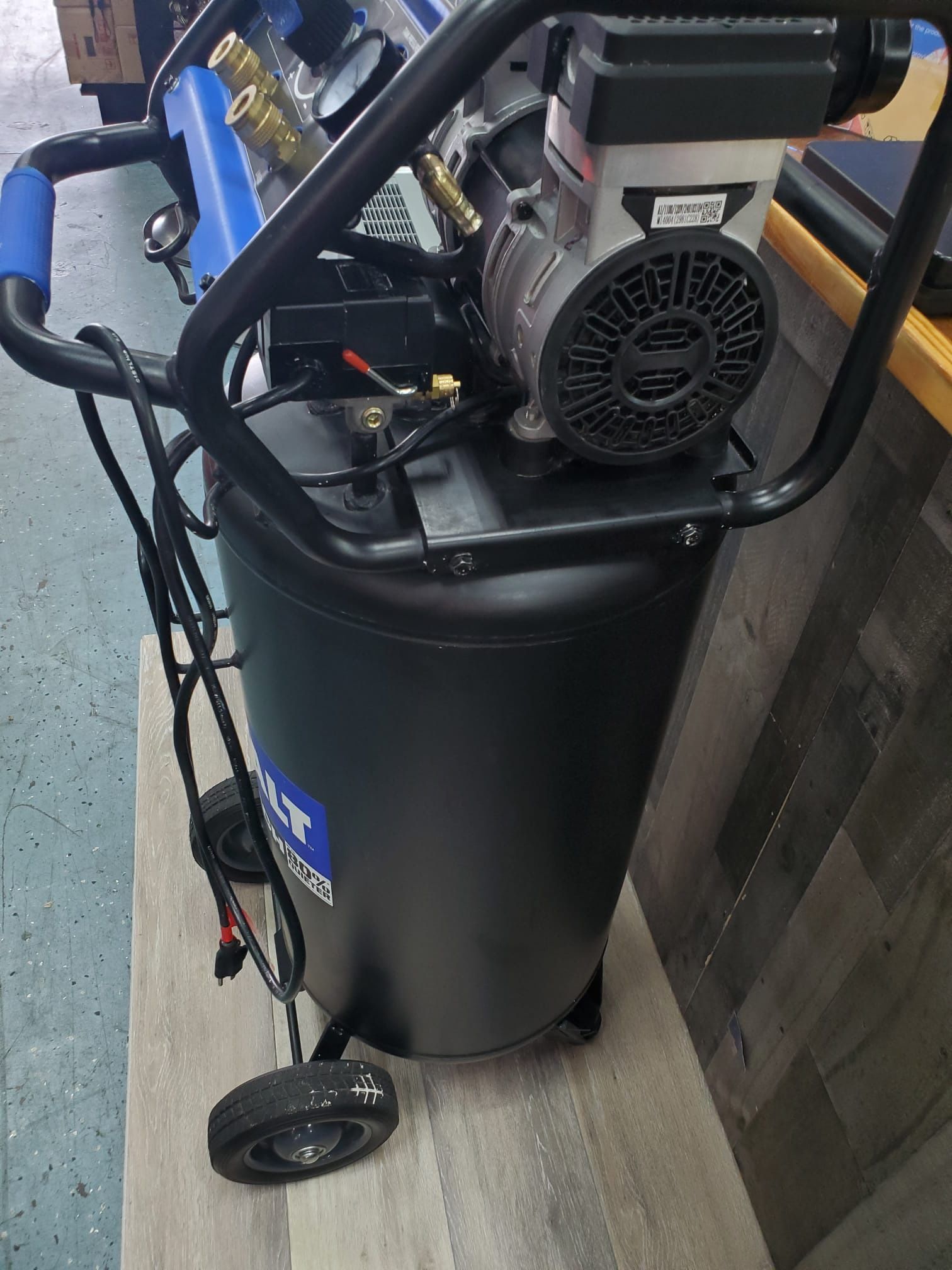 Kobalt QUIET TECH 26-Gallon Portable Electric 150 PSI Vertical Air Compressor