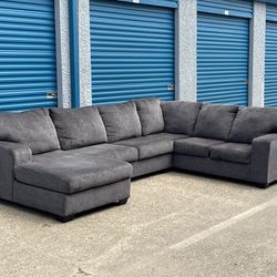 LIKE NEW ❗️ASHLEY FURNITURE ❗️HUGE DARK GRAY SECTIONAL COUCH 🛋  ❗️❗️ FREE DELIVERY 🚚💨❗️