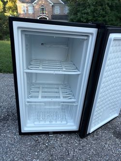 Mini freezer. Like new. Works perfectly. Great quality and brand, Midea.