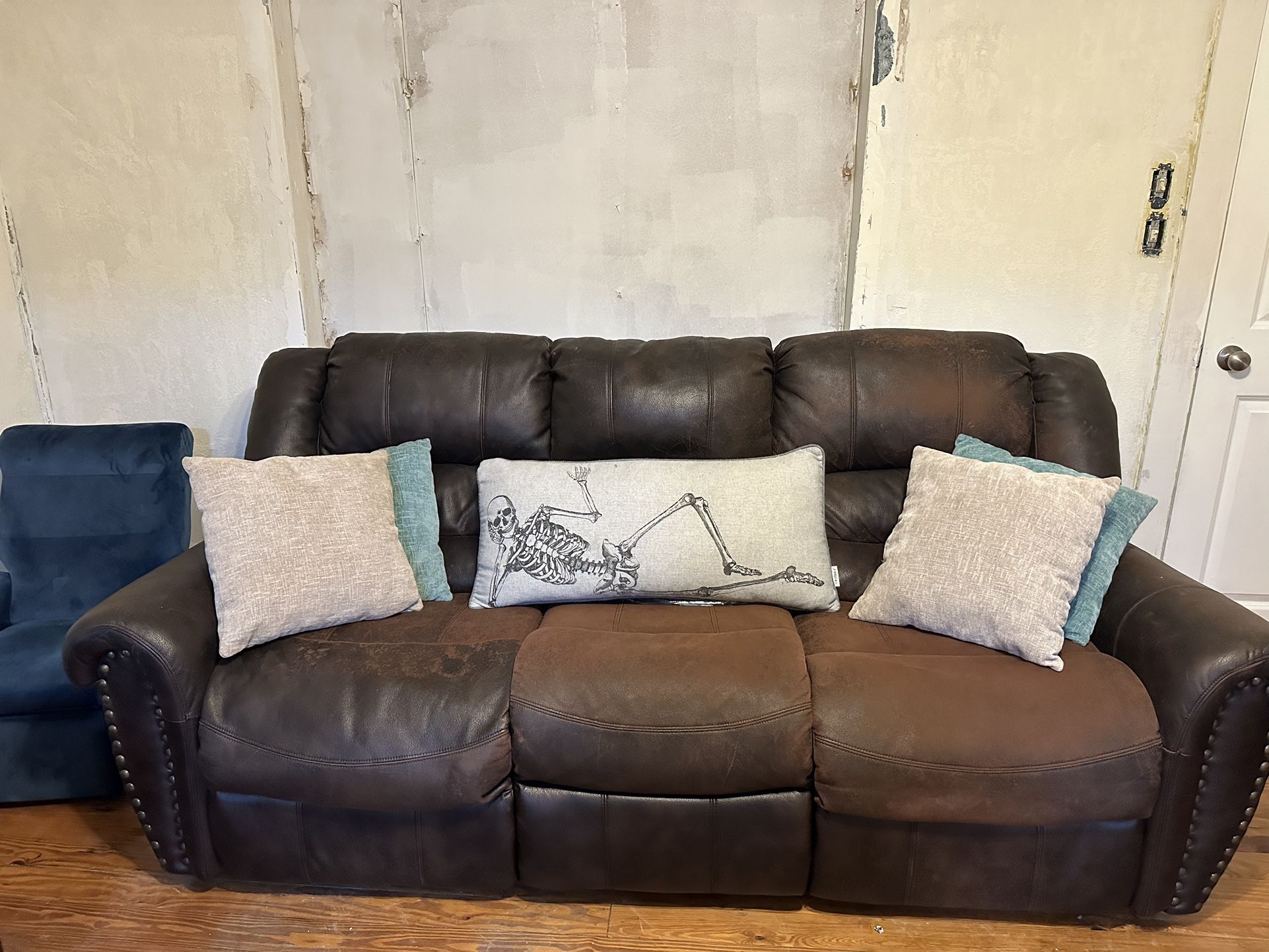Couch And Love Seat Reclining Set