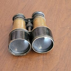 Vintage antique brass binoculars. Pre-owned, condition commensurate with 
age. Please see photos for details.