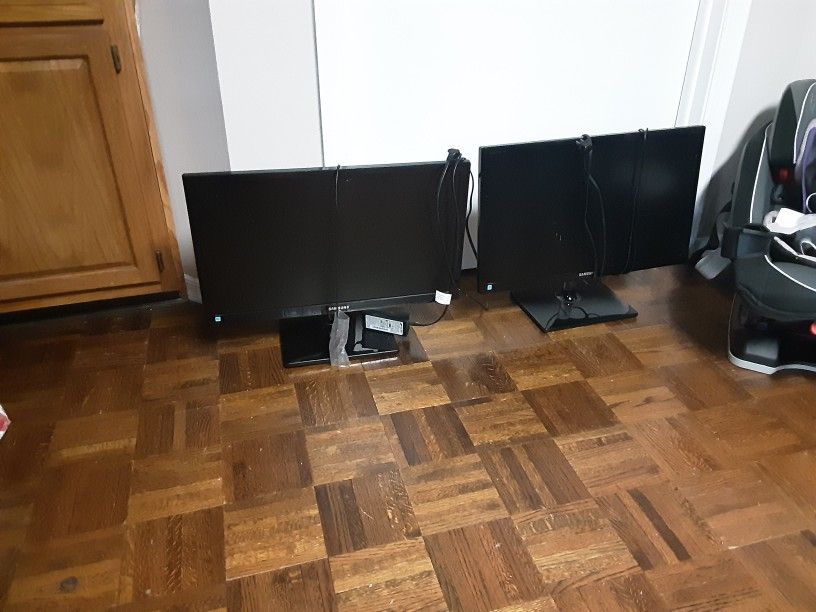 2 Samsung 24" Tvs Monitors...... Like New Little Use