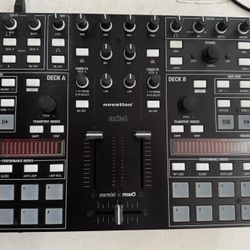 Novation Twitch Serato Itch DJ Controller 