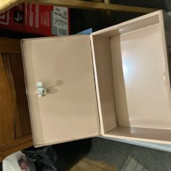 Metal Lock Box W/ Key 10.00