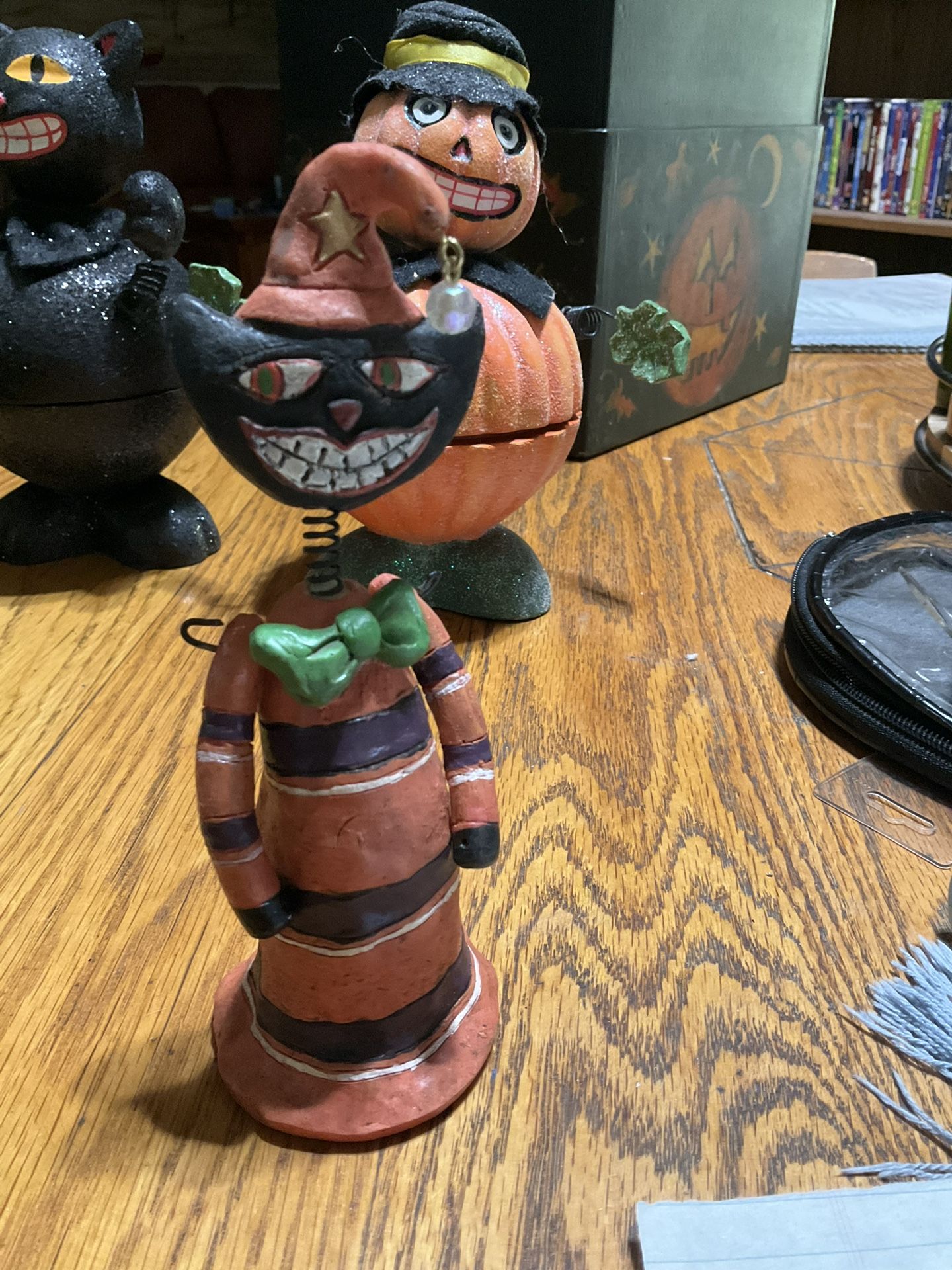 Spring Head Halloween Cat