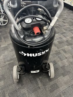Husky compressor (BROKEN!!! Does not power on)
