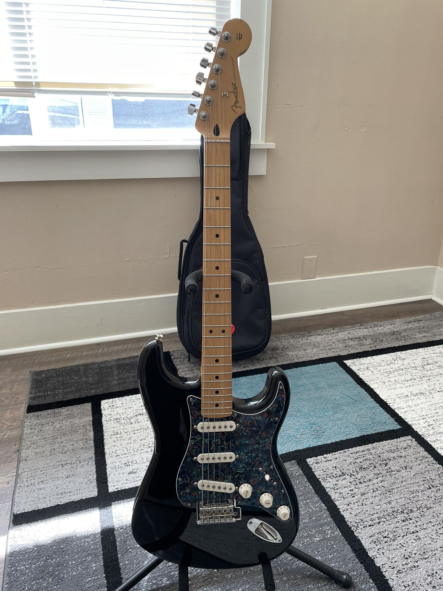 2022 Fender Stratocaster in Mint Condition for Sale in Seattle, WA
