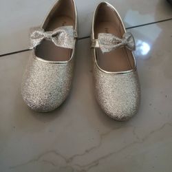 size 11 girls shoes, ballerinas,gold shoes,flats,party shoes,sparkled shoes 8$