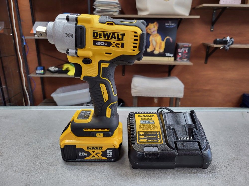 Dewalt 1/2" Brushless Mid-Range Impact Wrench Kit