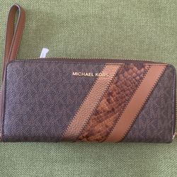 Michael Kors Clutch Wallet