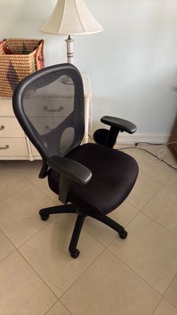Rolling desk chair
