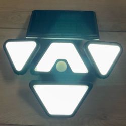 Solar Motion Security Light with 302 LEDs