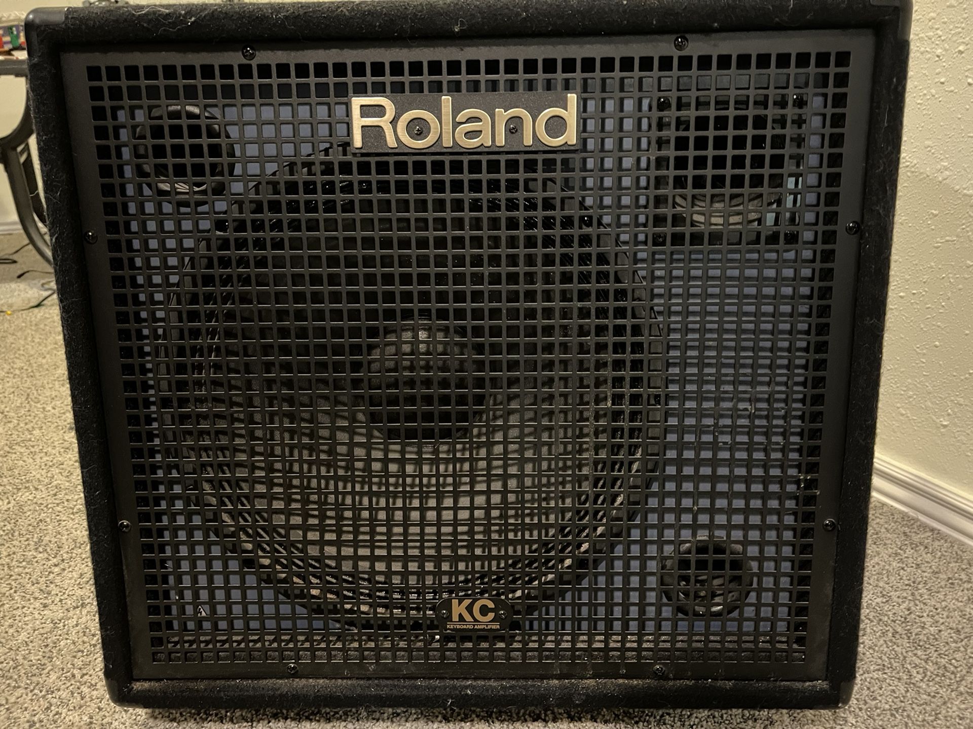 Roland KC-550 Keyboard amp