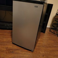 Kenmore Mini Fridge 