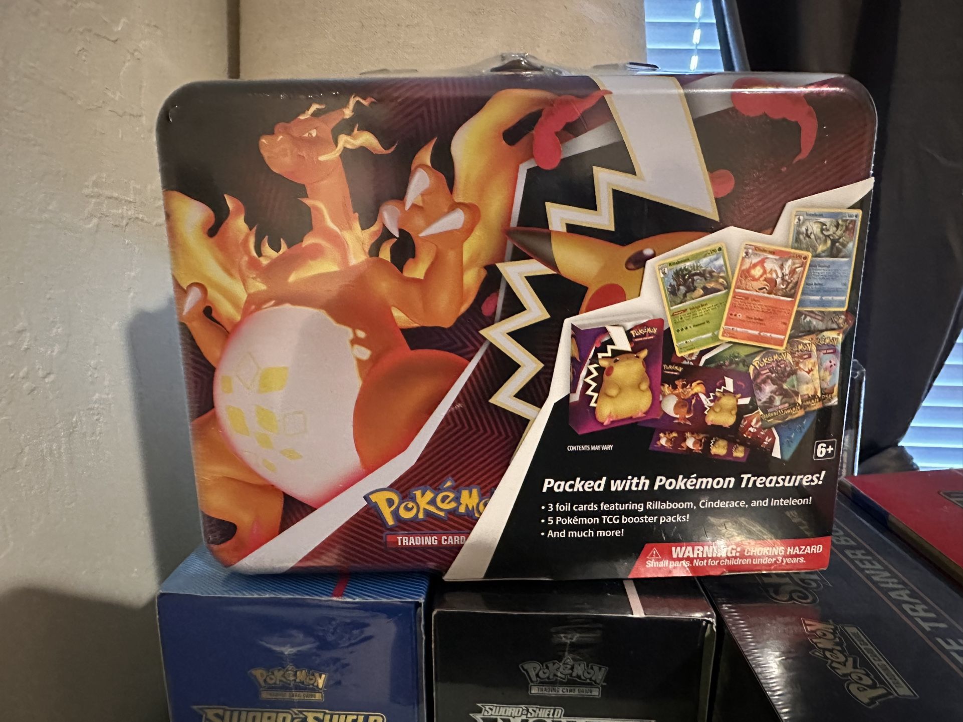 Pokemon TCG 2020 Collectors Charizard Chest Tin Lunchbox