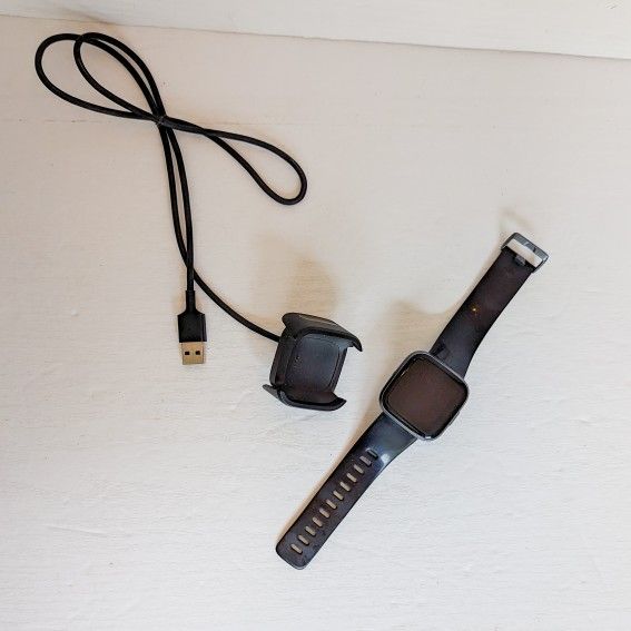 Fitbit Versa 2 Black/Carbon Aluminum