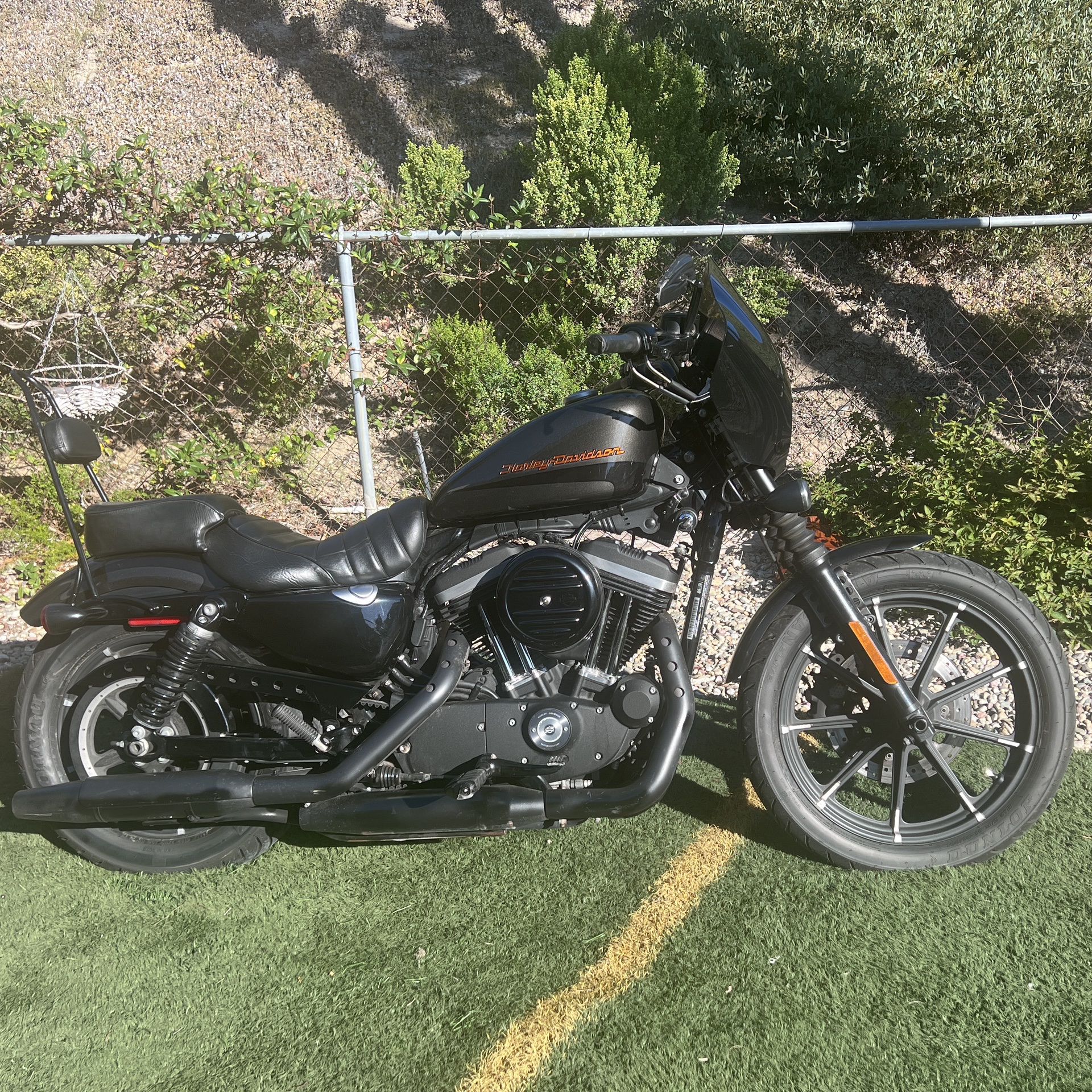 2019 Harley Davidson, 883 IRON Lo mi XTRAS