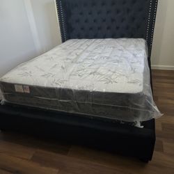 Queen Bed Frame With Mattress 