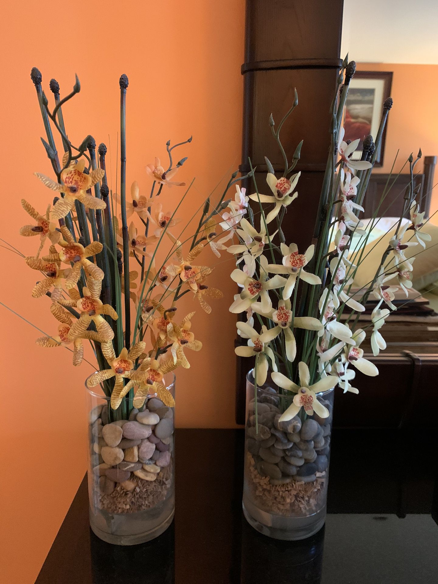2 Floral accent vases