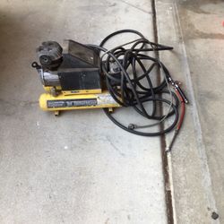 Air compressor With two hose  Works Very Good