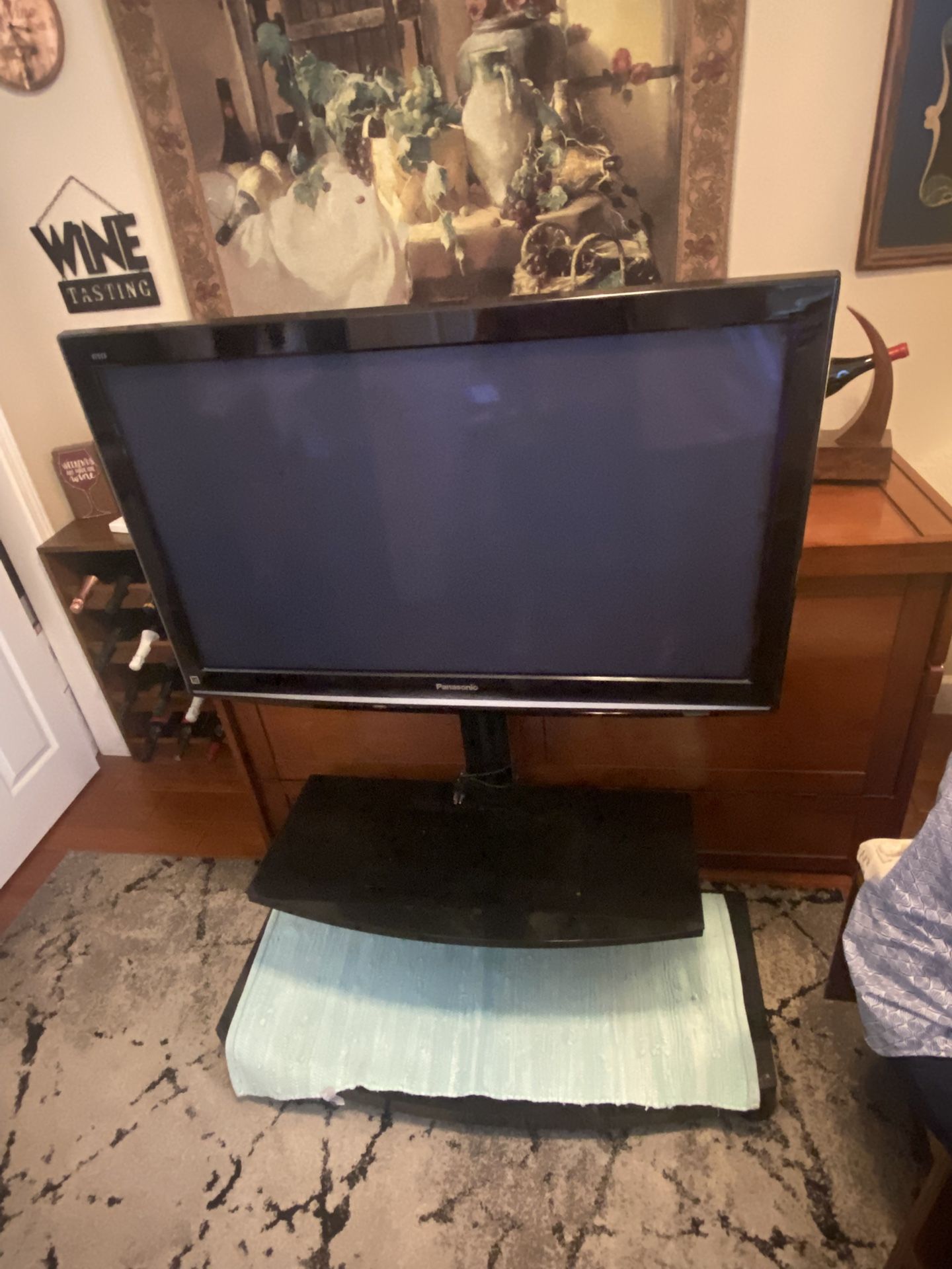 42 Inch TV With Stand