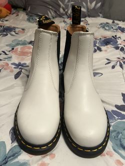Dr Martens (White Chelsea Boots)