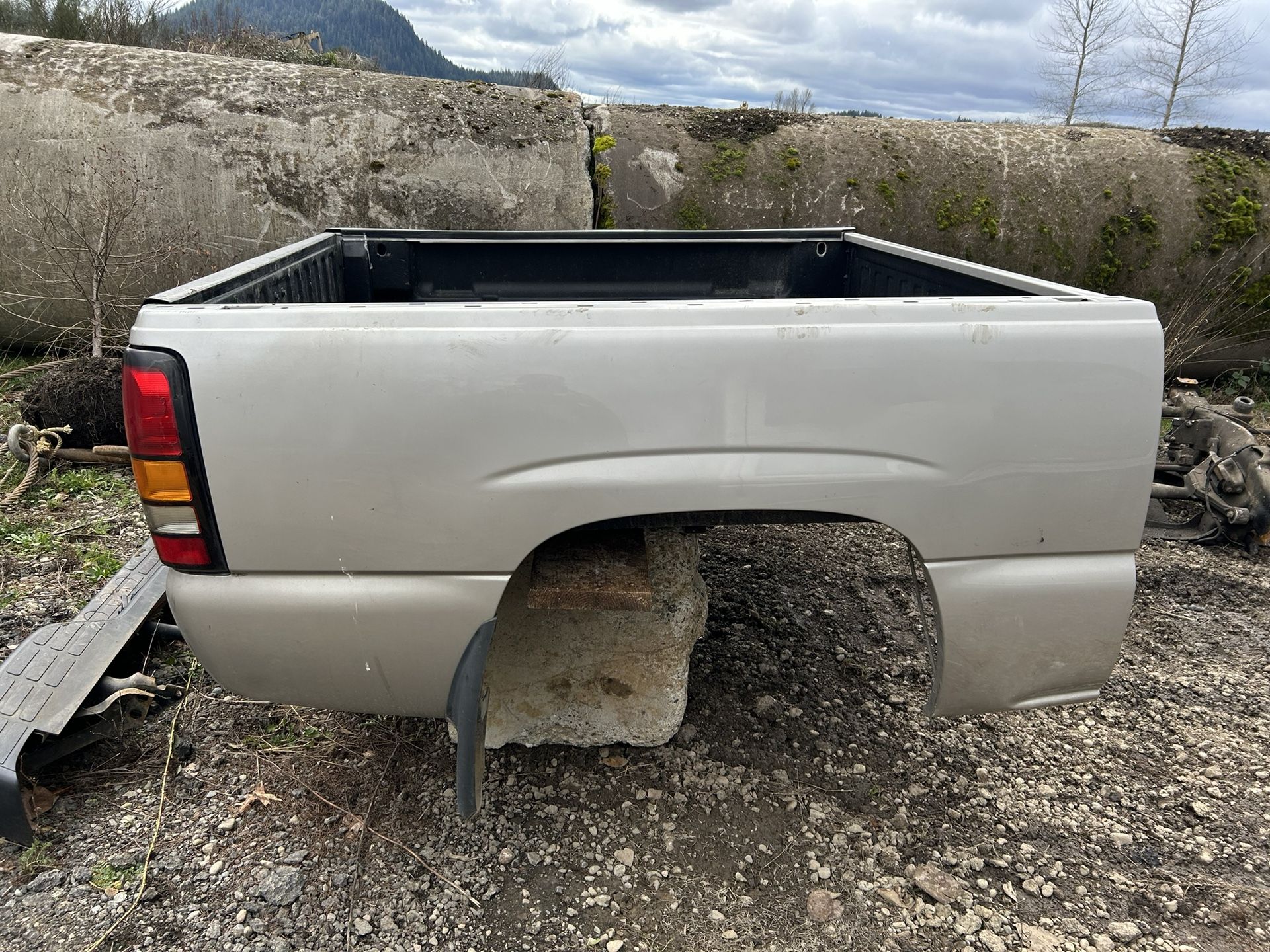 Chevy GMC Truck Bed 6 Ft for Sale in Enumclaw, WA OfferUp