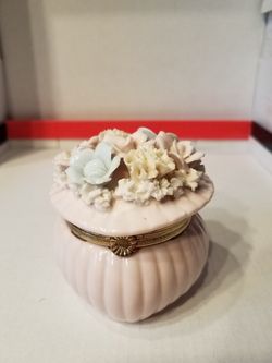 Heart-shaped floral vintage hinged box