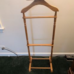 Vintage Wardrobe Valet Stand/Butlers Stand.  Suit Stand.  Excellent Condition.