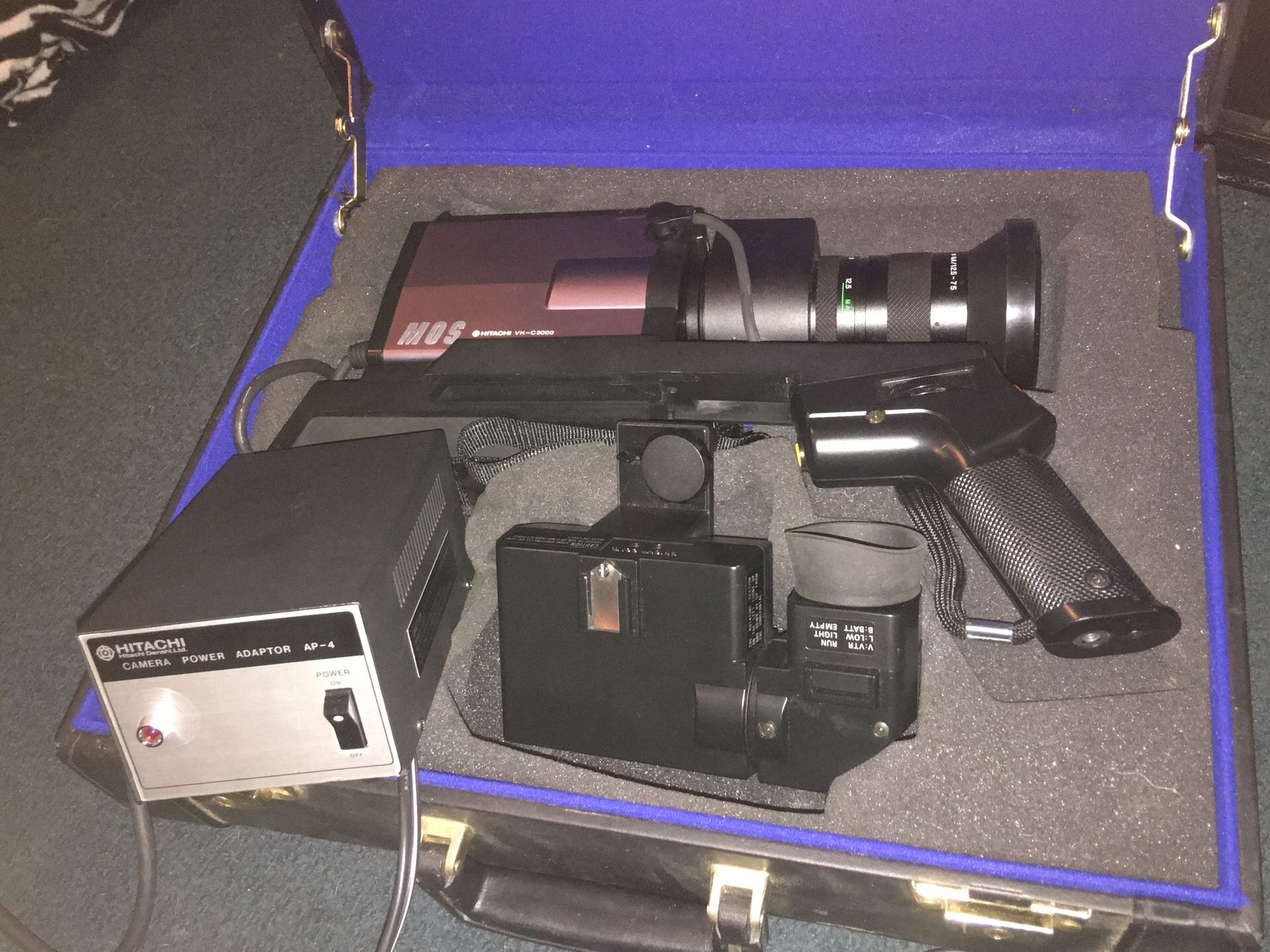 MOS HITACHI VK-c2000 color video camera set