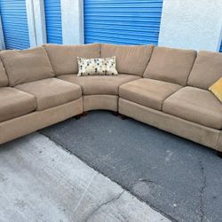 Sectional Couch 🛋 3 Pieces,  Very Nice, 