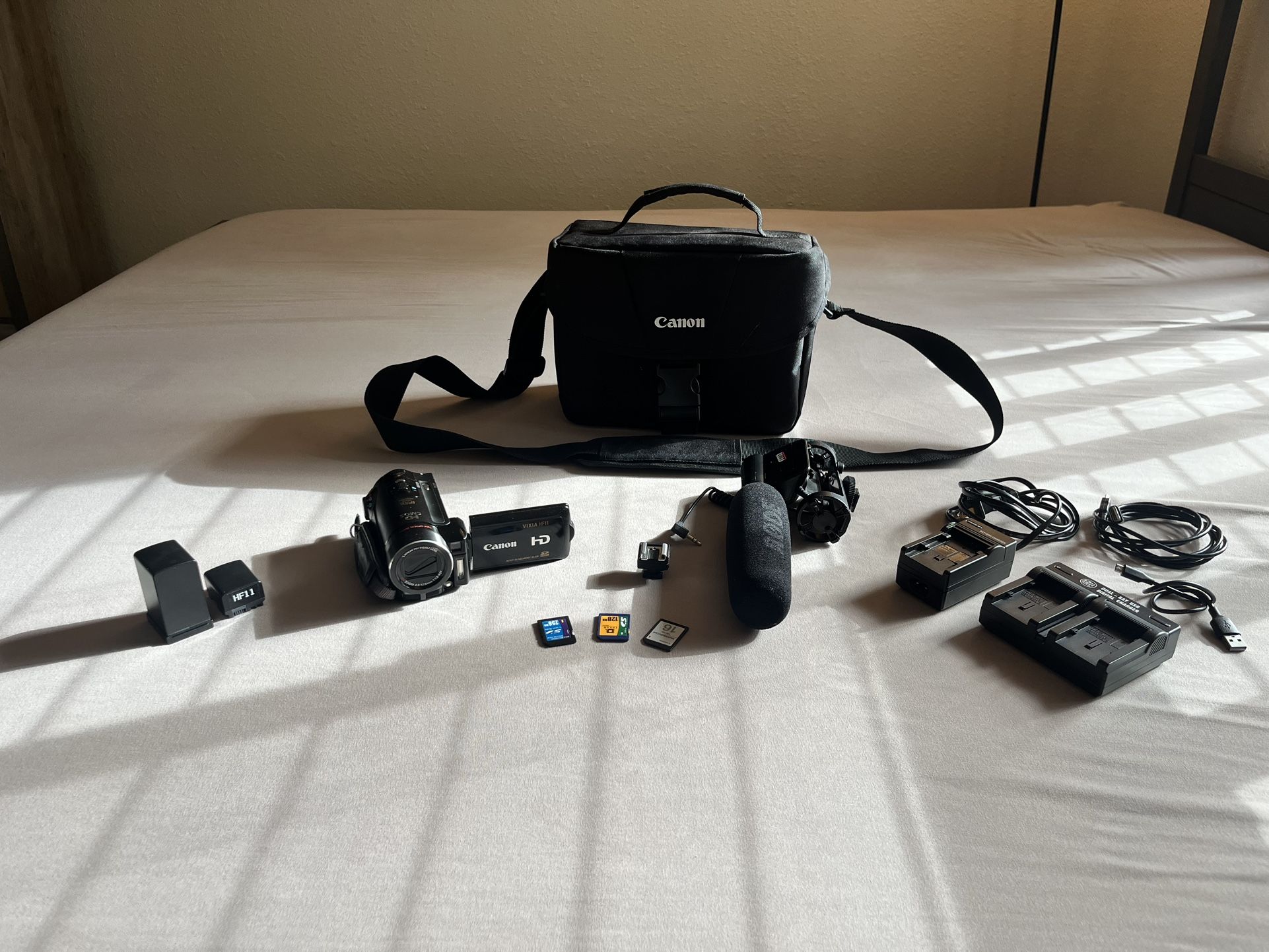 Full Bundle Canon Vixia HF11 HD 1920x1080 Camcorder Batterys SD