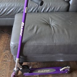 Razor S , Foldable kick scooter with Light up LED wheels