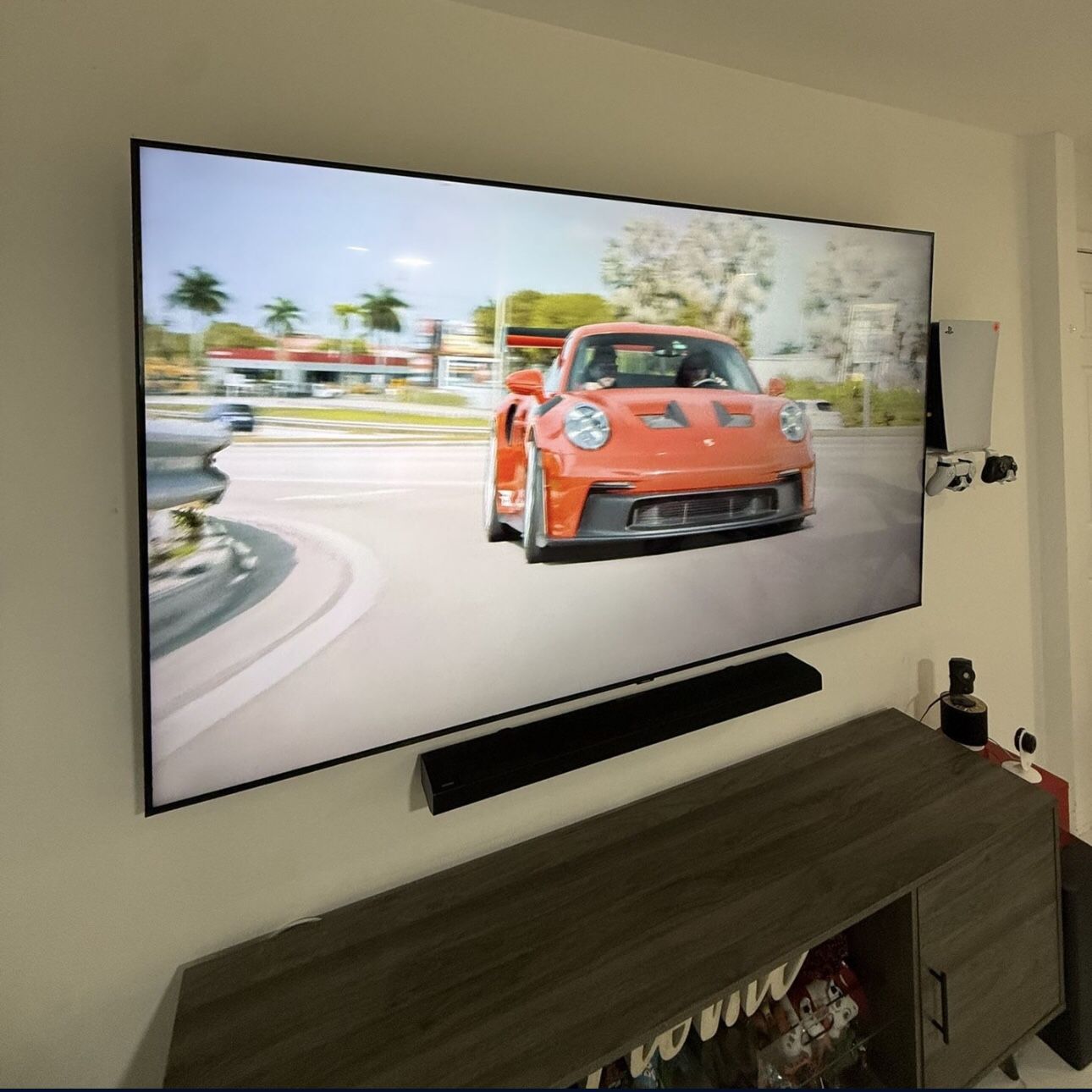 TV MOUNT