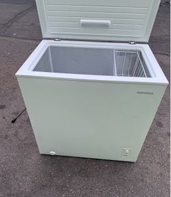 Freezer large household deep chest with internal light (delivery available)