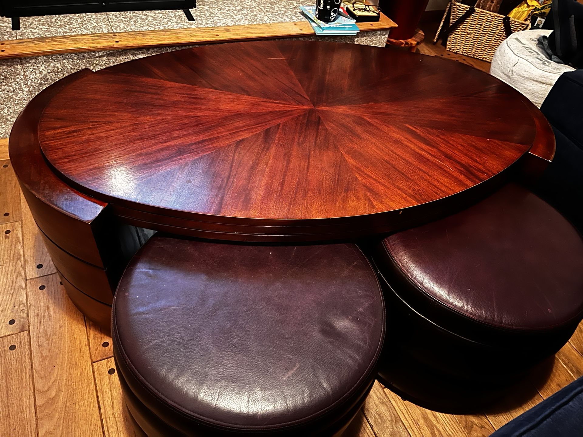 Oval Cocktail Table w Nesting rolling Stools