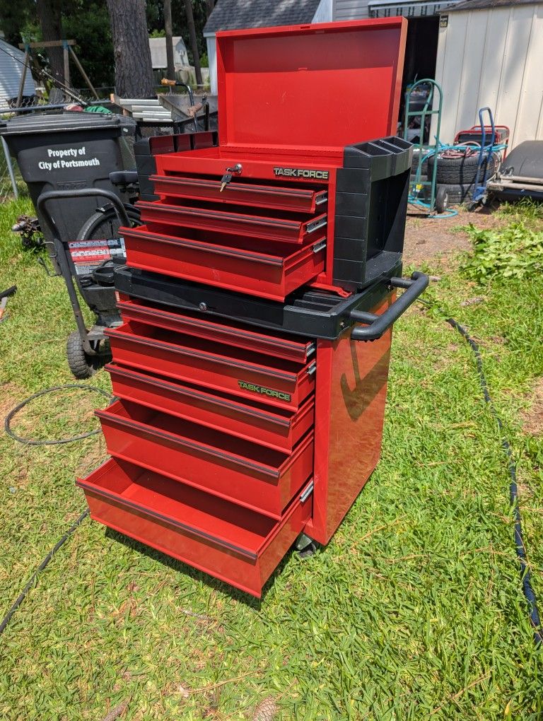 Like new task force 5 drawer bottom box and 4 drawer top box roll around tool box. Have key for top box only. Also have the rubber drawer liners for a