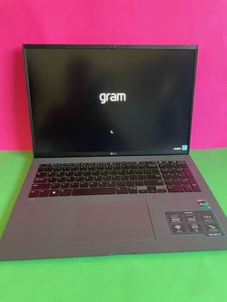 LG Gram 17” (2022) i7 12th Generation 16GB 512GB super light powerful Premium laptop (Evo certified)