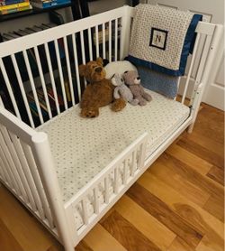 White Babyletto crib/day bed and Naturpedic mattress