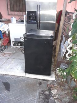 Small general electric refrigerator with freezer on top