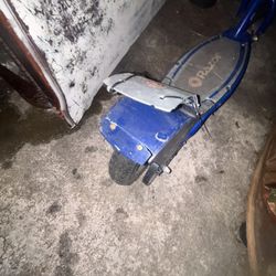Razor Electric Scooter No Charger, No Deliver, Only Pick Up. Cash only.